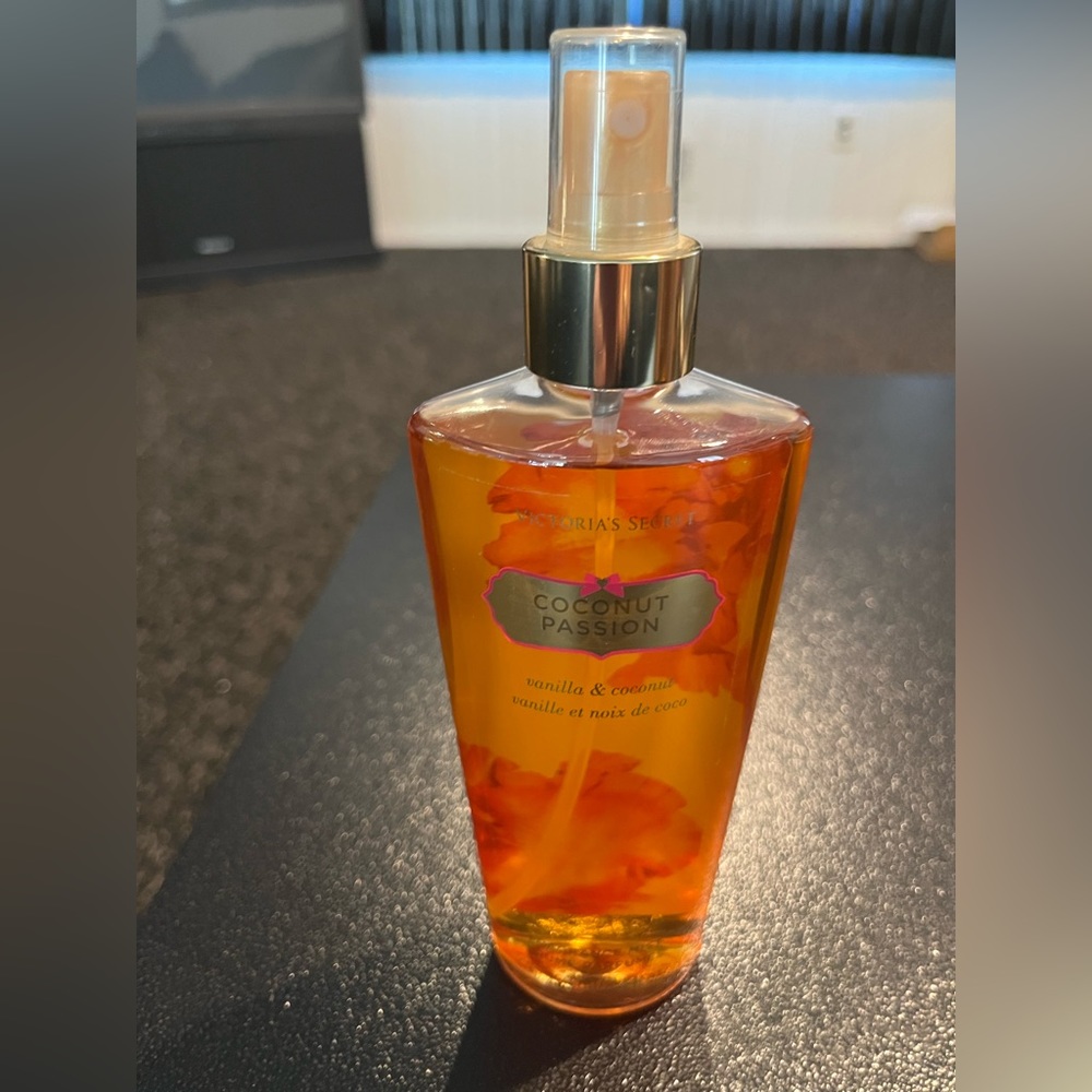 Victoria's Secret Coconut Passion Fragrance Mist 8.4 oz.